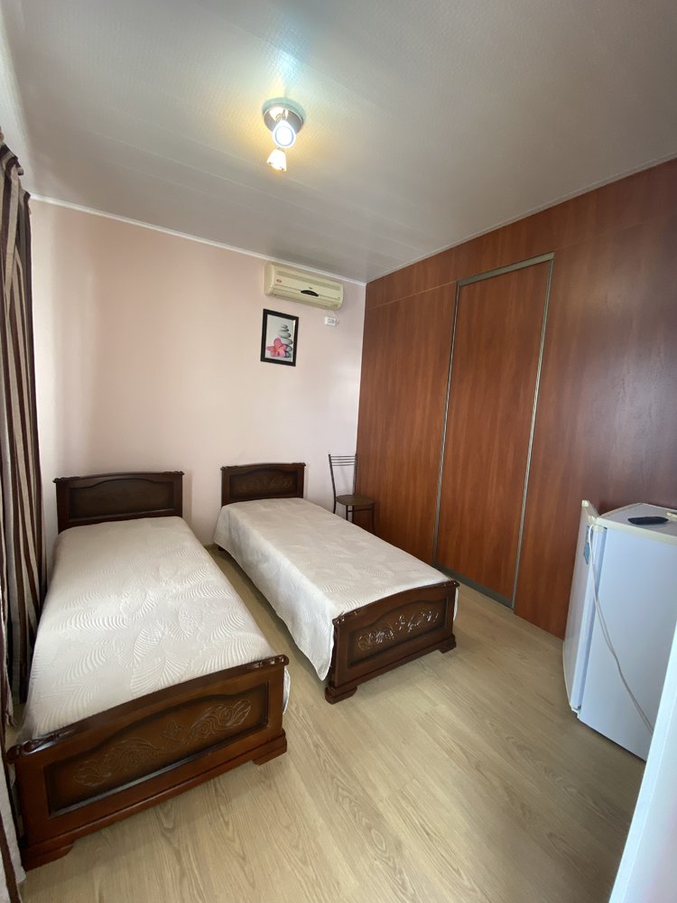 Четырехместный номер с раздельными зонами (дверь-купе) на 2-ом этаже